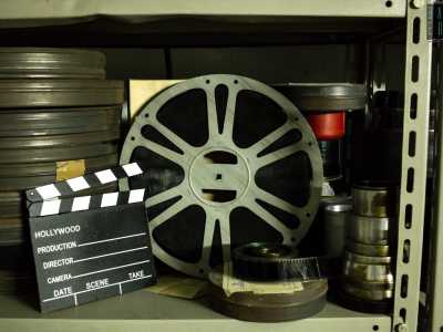 ...il compito del cineoperatore era quello di rimontarle fino a formarne due pi� grandi, pronte per essere proiettate
